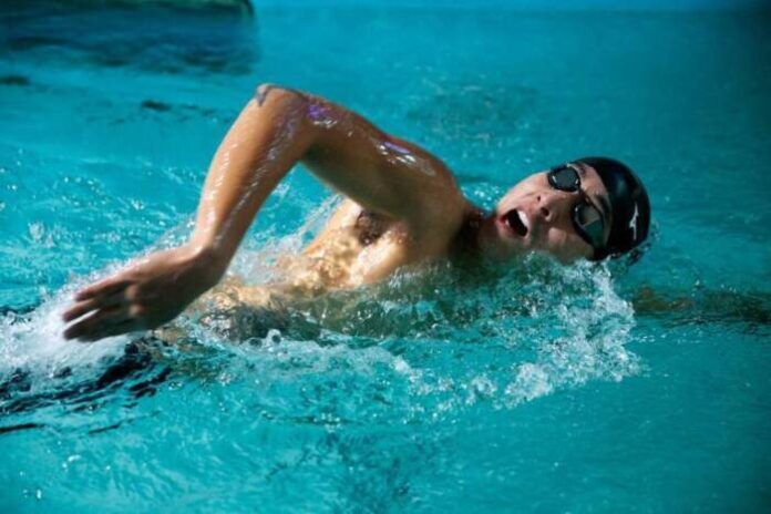 ภาพประกอบ -โตโน่ ภาคิน ทุ่มซ้อมว่ายน้ำ (2)