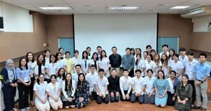 ภาพหมู่พิธีปิดตจวิทยา 2