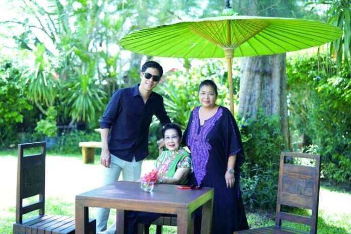 อั้ม ถิระ - คุณยาย - คุณแม่ (2)