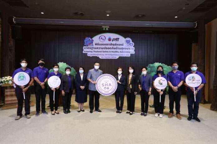 25630911-Press Release-3 ศูนย์เรียนรู้ธรรมชาติ ปตท. รับมอบตราสัญลักษณ์ SHA (2)