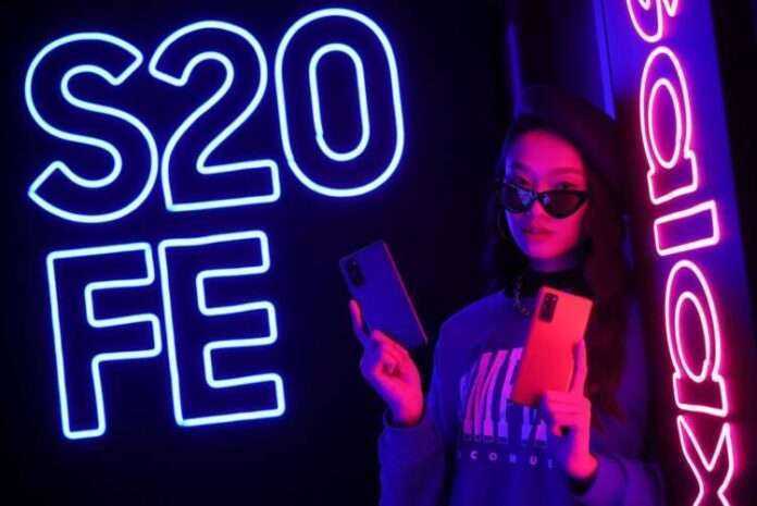 S20 FE-Cloud Navy & Cloud Red.