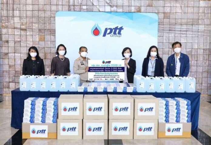 01 ปตท. เร่งช่วยชาวสมุทรสาครควบคุม COVID-19 มอบเจลแอลกอฮอล์ และหน้ากากอนามัย