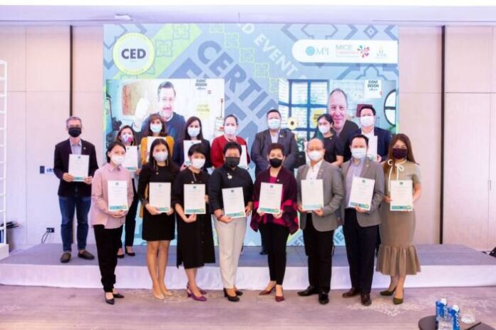 ผู้บริหารและคณะผู้เข้าอบรม โครงการ นักออกแบบอีเวนต์ระดับนานาชาติ (CED)