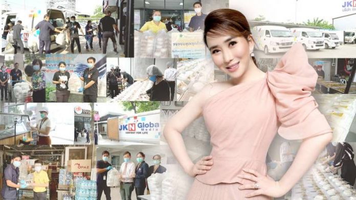 Pic-มาดามแอนส่งข้าว 5 พันกล่องแรก