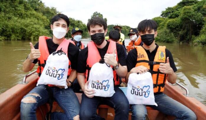 นักแสดงช่อง 8 พร้อม