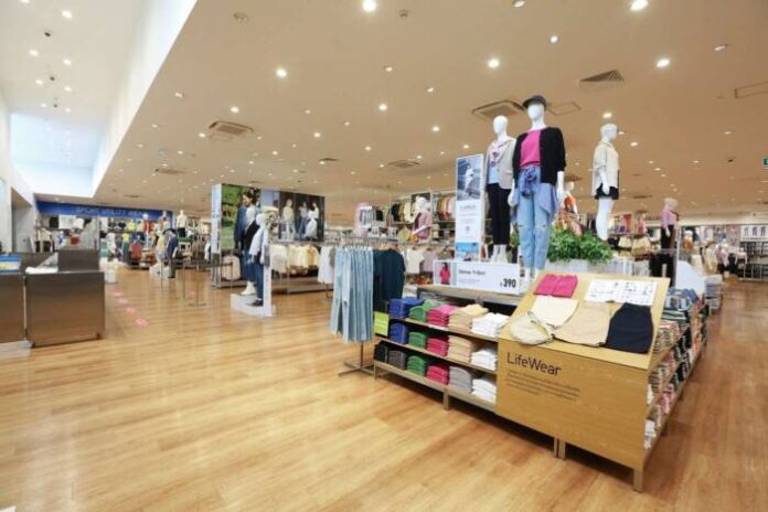 UNIQLO Roadside Store (1).