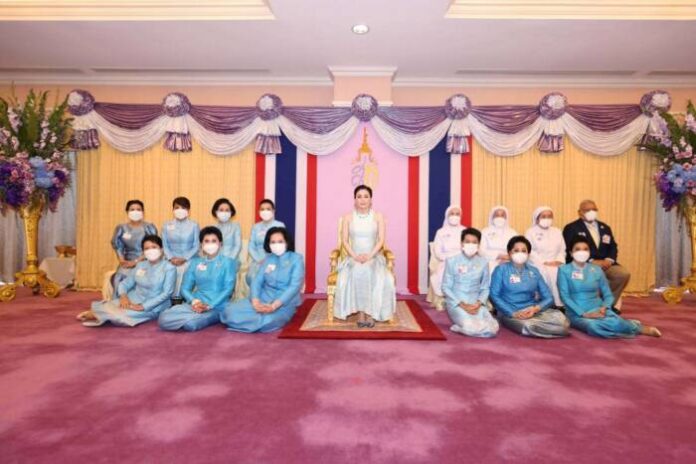 19.ภาพฉายพระฉายาลักษณ์ 10 องค์กรสมาชิกชมรมฯ