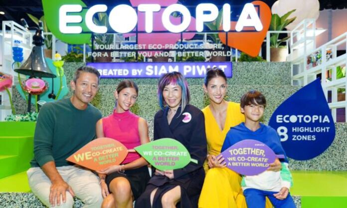 _ครอบครัว คุณซินดี้ กับ คุณอุสรา ยงปิยะกุล ประธานเจ้าหน้าที่บริหาร กลุ่มธุรกิจค้าปลีก สยา