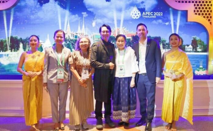 01. เบิร์ด ธงไชย ถ่ายทอดศิลปวัฒนธรรมไทย ในงานกาล่าดินเนอร์ เอเปค 2022