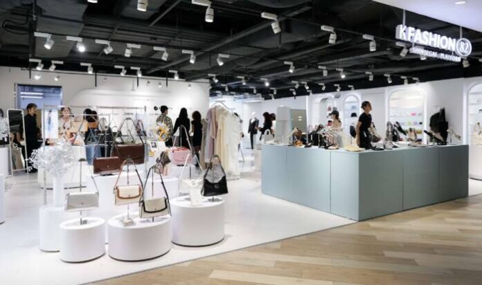 01.K-fashion82 ร้านมัลติแบรนด์แฟชั่น นำเสนอแบรนด์ที่กำลังมาแรงของเกาหลีใต้
