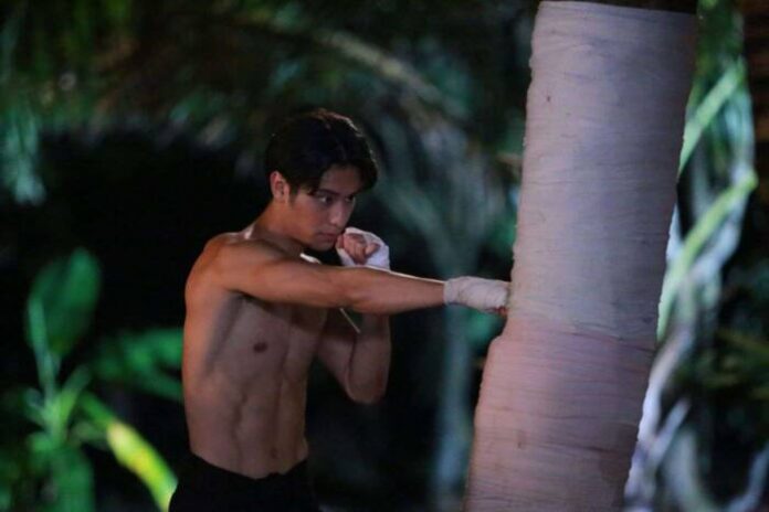 ออกัส อวดหุ่นแซ่บ (6)