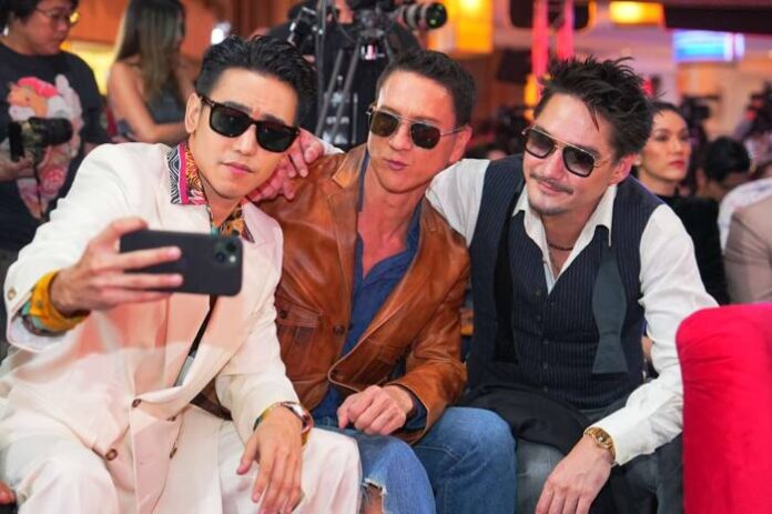 3หนุ่มมุมเดียวกัน