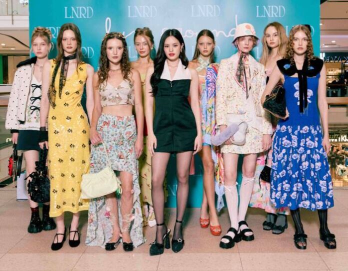 019 lyn around Sunshine & Midnight