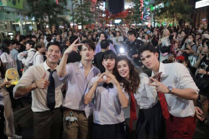 โลกหมุนรอบเธอinsiam (14)