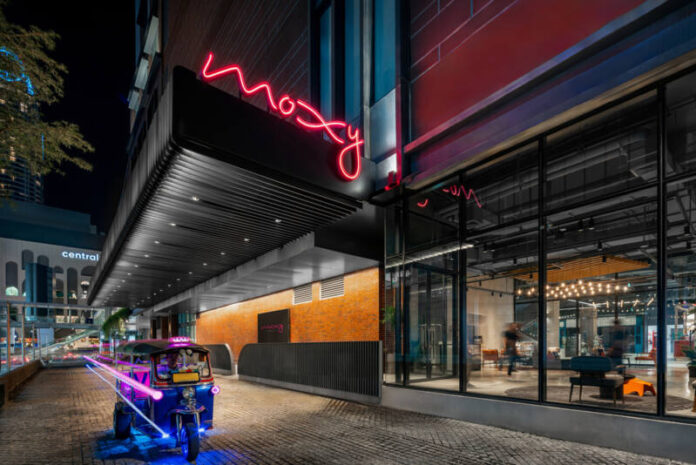 Moxy Bangkok - Exterior Drop Off