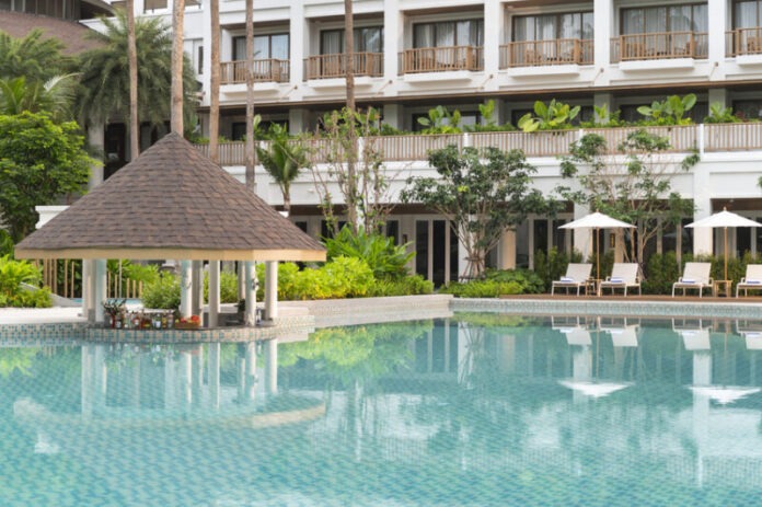 Amari Bangsaen-Aqua Eatery Bar-Pool Bar.JPG