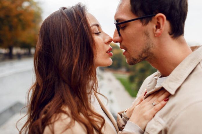 autumn-beautiful-boyfriend-casual-caucasian-city-couple-date-dating-elegant-emotion-fashion-feelings-female-girl-girlfriend-glamour-handsome-happiness-happy-hug-kiss-lifestyle-l