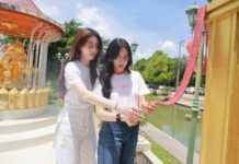 เริ่ดสมมง! “หลิง-ออม” นำทีมบวงสรวง “วาดฝันวันวิวาห์” แฟนคลับจัดเต็มฟู้ดทรัค 18 คัน พร้อมแห่ขันหมากสุดอลัง