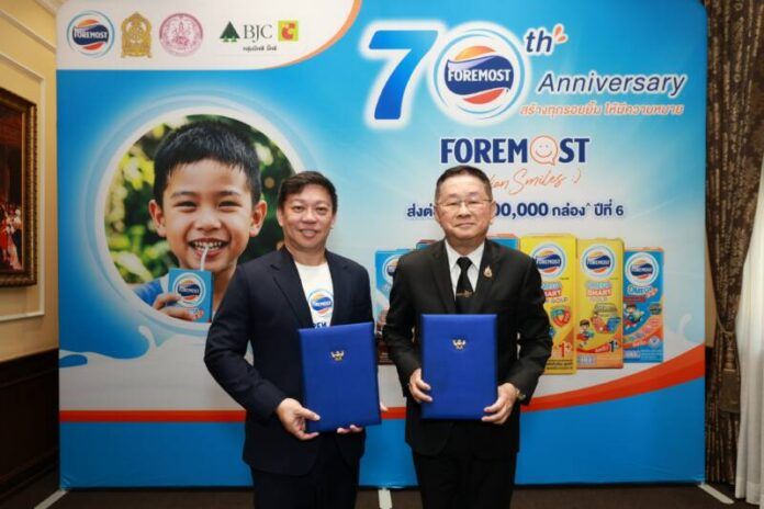01 ดร.โอฬาร โชว์วิวัฒนา และนายประเสริฐ จันทรรวงทอง รมต.กระทรวงศึกษาธิการ